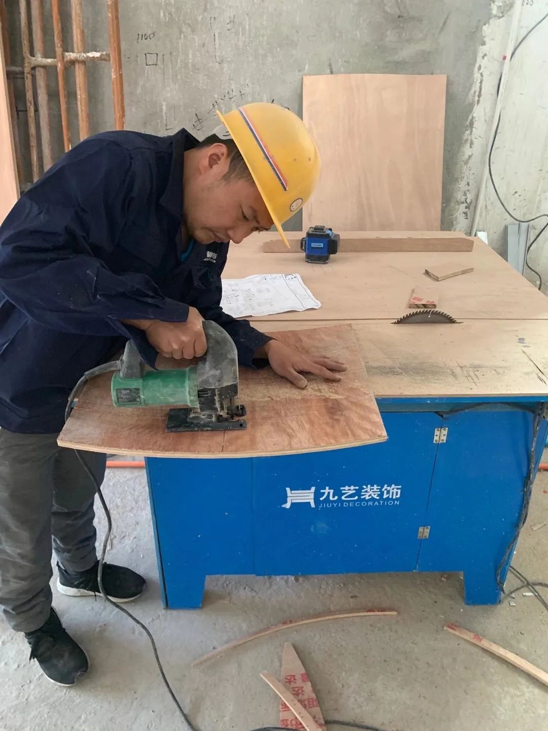 貼磚完成后，木工進場前