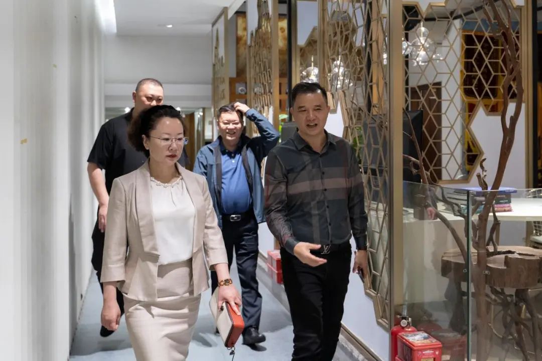 參觀了設(shè)計部